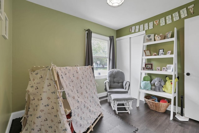 372 Sturbridge Rd, Columbus, OH 43228 - living area with wood finished floors and baseboards