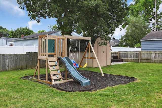 372 Sturbridge Rd, Columbus, OH 43228 - view of play area featuring a fenced backyard