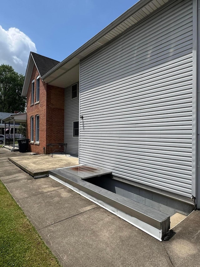 123 Arnold Ave, Lancaster, OH 43130 - view of side of property with brick siding