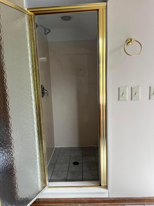 471 Old Mill Dr, Columbus, OH 43230 - bathroom featuring a shower stall and tile patterned flooring