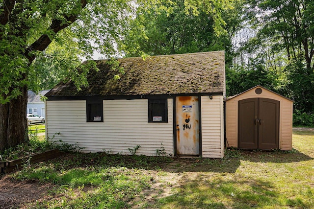 1871 Galloway Rd, Galloway, OH 43119 - view of front facade featuring a storage shed and a front yard