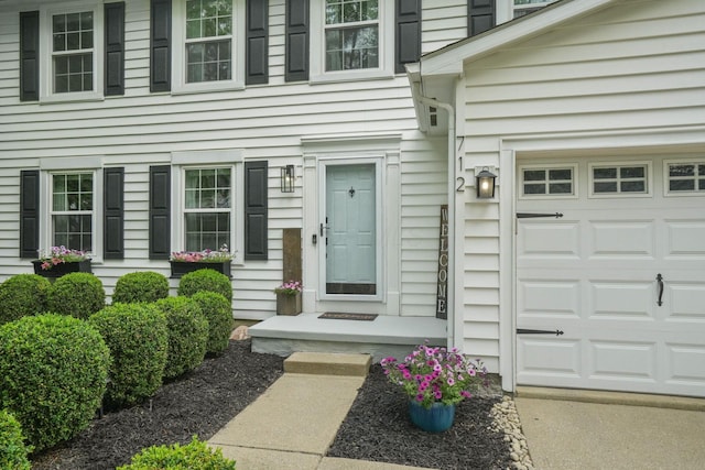 712 Suntree Dr, Westerville, OH 43081 - view of exterior entry featuring an attached garage
