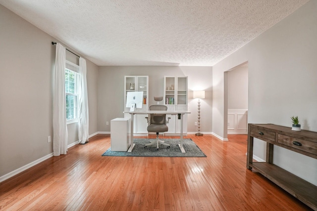 712 Suntree Dr, Westerville, OH 43081 - office space with hardwood / wood-style flooring and a textured ceiling