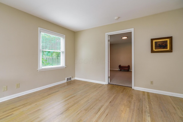 2006 Kentwell Rd, Upper Arlington, OH 43221 - spare room featuring light wood-type flooring and a smoke detector