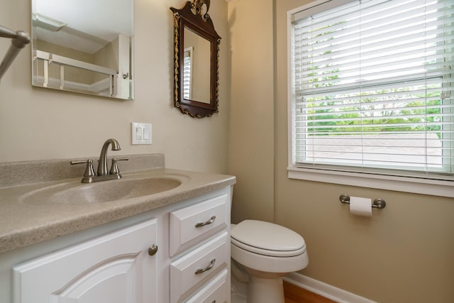 2006 Kentwell Rd, Upper Arlington, OH 43221 - bathroom with vanity and toilet
