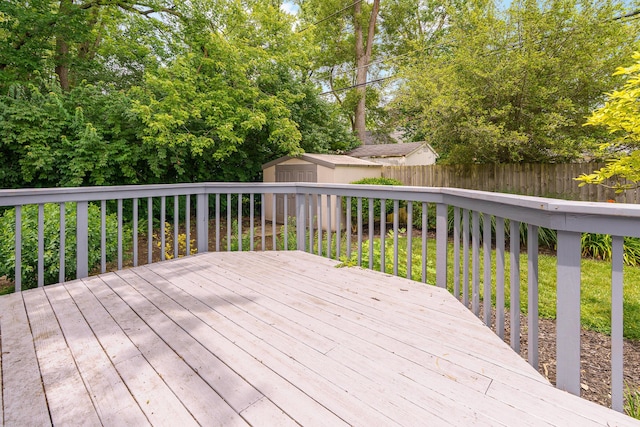 2006 Kentwell Rd, Upper Arlington, OH 43221 - wooden deck featuring a storage unit and a fenced backyard