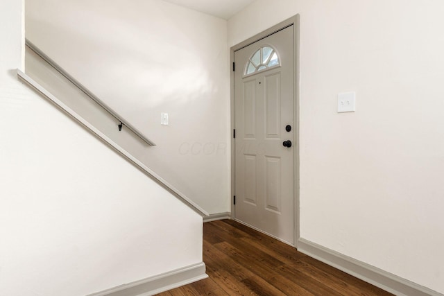 437-441 S Glenwood Ave, Columbus, OH 43223 - foyer featuring dark wood-style floors and stairs