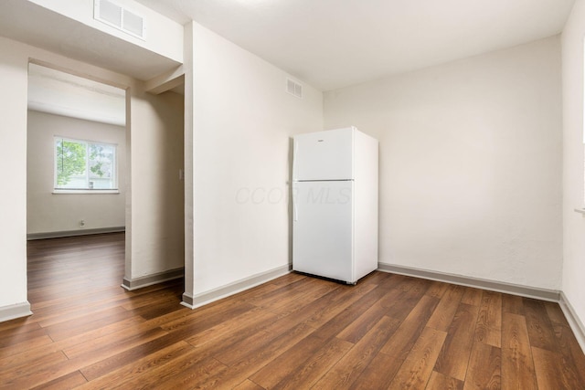 437-441 S Glenwood Ave, Columbus, OH 43223 - unfurnished room featuring dark wood finished floors and baseboards
