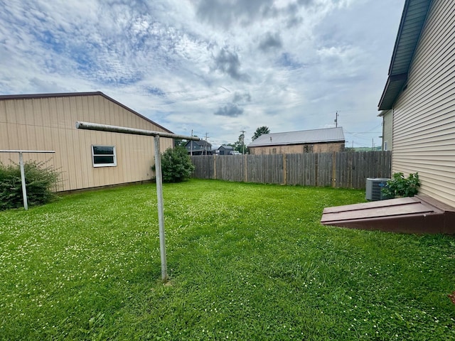 181 W 3rd St, Frazeysburg, OH 43822 - view of yard