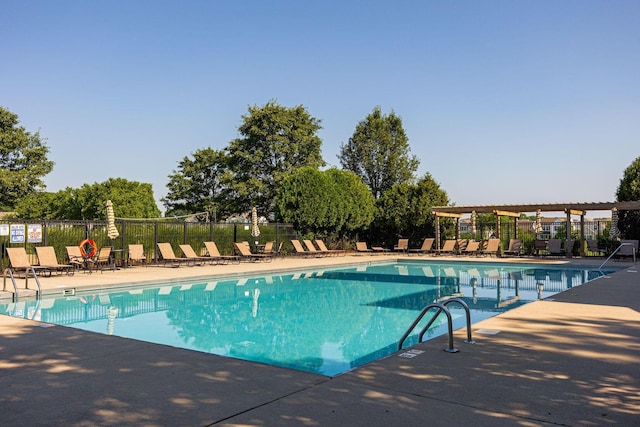 5654 Caledonia Dr, Westerville, OH 43081 - community pool with a patio