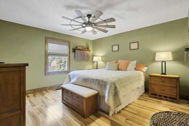 215 Barb Ct, Heath, OH 43056 - bedroom with light wood finished floors, a textured ceiling, and ceiling fan
