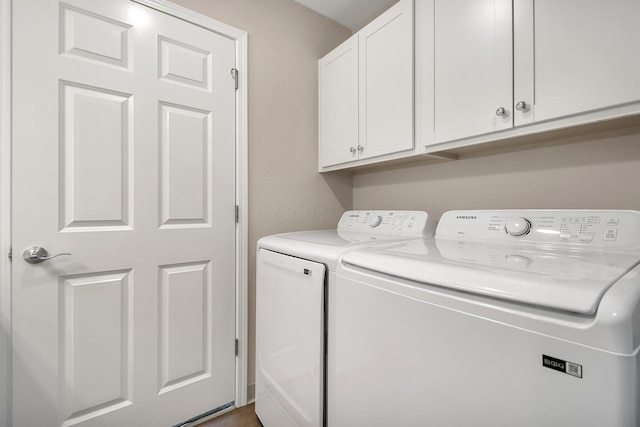 752 Whitetail Lp, Newark, OH 43055 - laundry area featuring washing machine and dryer and cabinet space