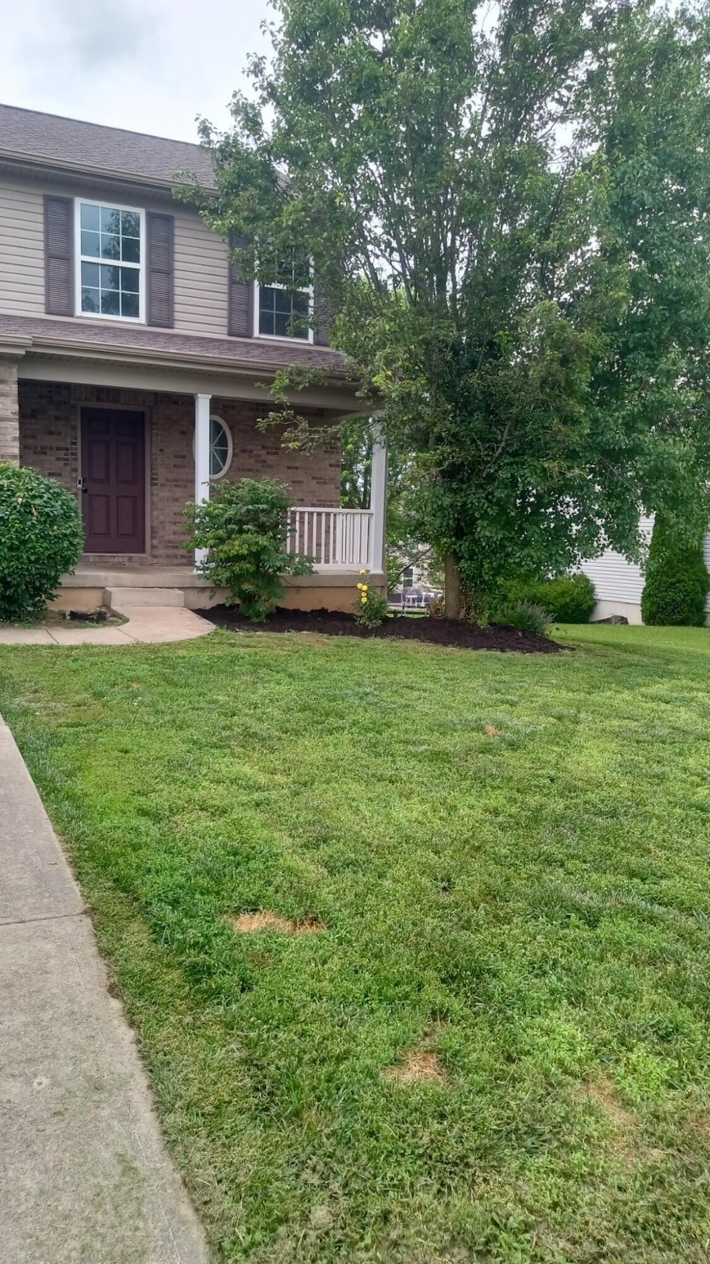 2661 Apex Ct, Hamilton, OH 45011 - view of front of home with a front yard, brick siding, and a porch