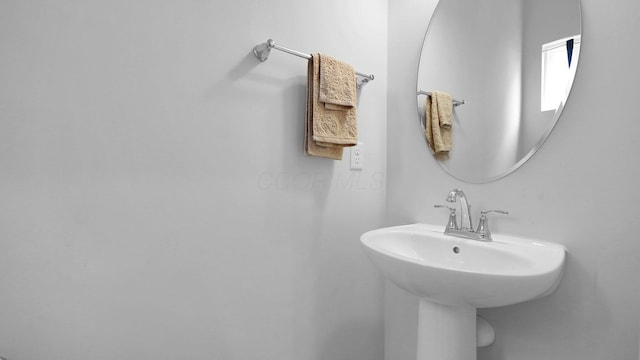 336 Onyx Ln, Delaware, OH 43015 - bathroom featuring a sink