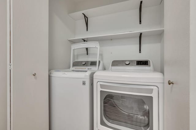 2375 Oakthorpe Dr, Hilliard, OH 43026 - laundry room with washer and dryer