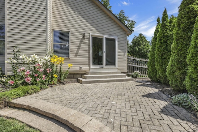 2375 Oakthorpe Dr, Hilliard, OH 43026 - view of patio featuring entry steps