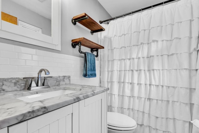 890 Elm Dr, Columbus, OH 43235 - bathroom featuring vanity, tasteful backsplash, and a shower with shower curtain