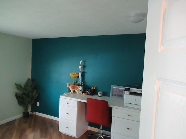 1881 Brimfield Rd, Columbus, OH 43229 - office space featuring built in study area and dark wood-type flooring