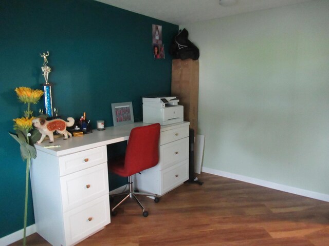 1881 Brimfield Rd, Columbus, OH 43229 - home office featuring dark wood-style floors and built in desk