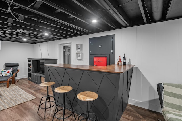 3287 Leighton Rd, Columbus, OH 43221 - bar with wood finished floors and baseboards