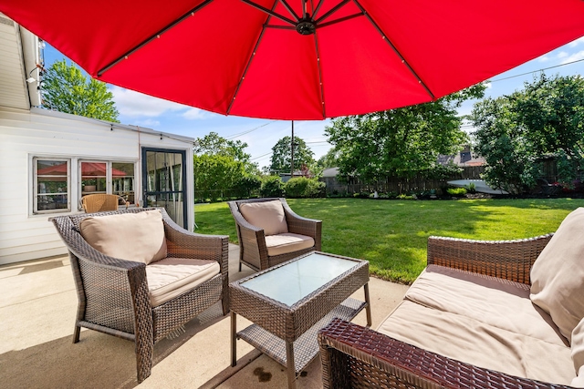 3287 Leighton Rd, Columbus, OH 43221 - fenced backyard featuring a patio and outdoor lounge area