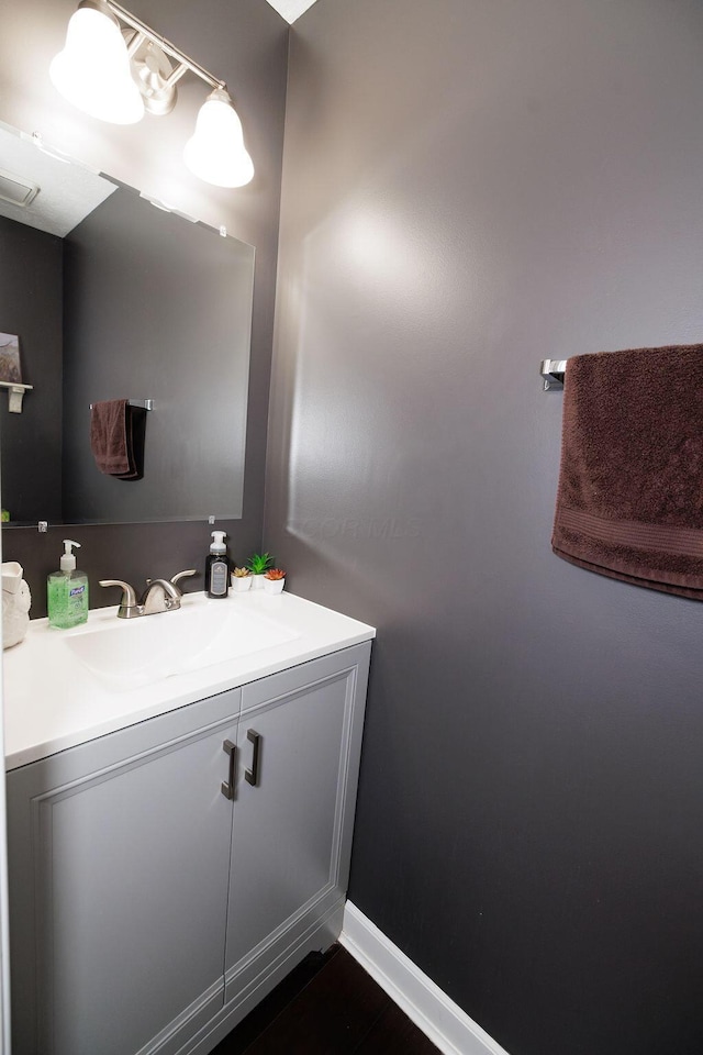 3790 Hunting Ln, Columbus, OH 43230 - bathroom with vanity and baseboards