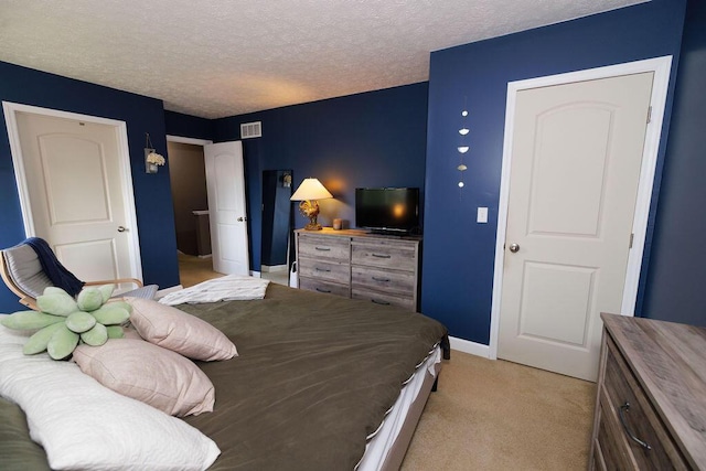 3790 Hunting Ln, Columbus, OH 43230 - bedroom with light carpet and a textured ceiling