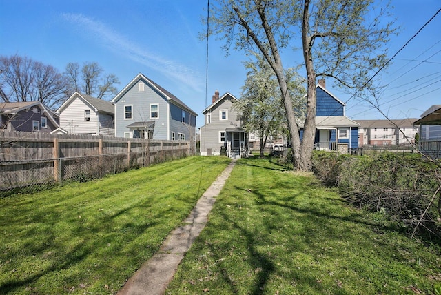 743 Reinhard Ave, Columbus, OH 43206 - view of yard featuring a residential view