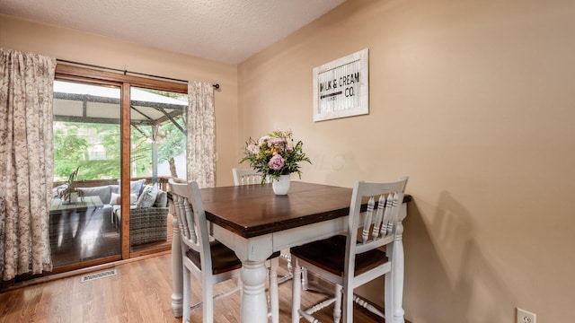 637 Livingston Ct, Heath, OH 43056 - dining area with wood finished floors and a textured ceiling