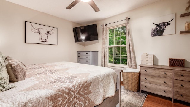 637 Livingston Ct, Heath, OH 43056 - bedroom featuring wood finished floors and a ceiling fan