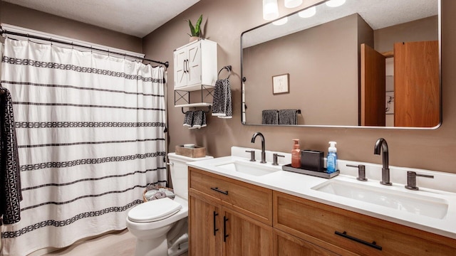 637 Livingston Ct, Heath, OH 43056 - full bath featuring double vanity and curtained shower