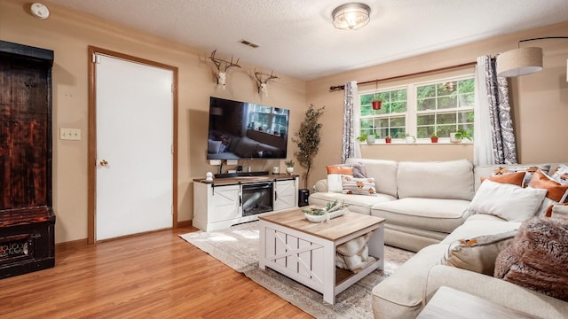 637 Livingston Ct, Heath, OH 43056 - living area featuring light wood-style flooring and a textured ceiling