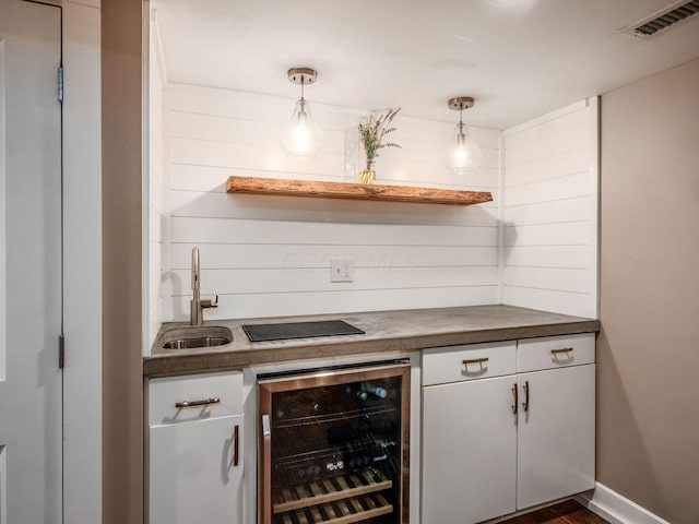 1243 Harrison Ave, Columbus, OH 43201 - indoor wet bar featuring beverage cooler
