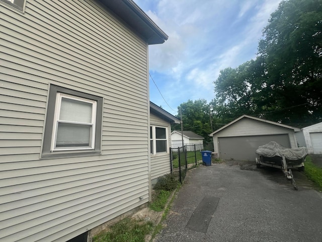 85 Landers Ave, Columbus, OH 43207 - view of side of home with an outbuilding and a garage