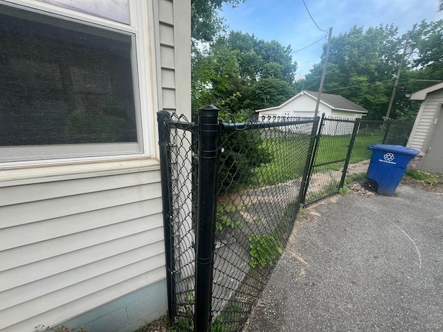 85 Landers Ave, Columbus, OH 43207 - view of gate