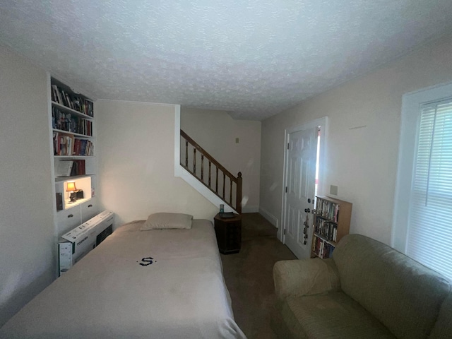 85 Landers Ave, Columbus, OH 43207 - carpeted living room featuring stairway and a textured ceiling