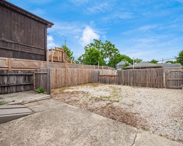 1360 S High St, Columbus, OH 43207 - view of fenced backyard