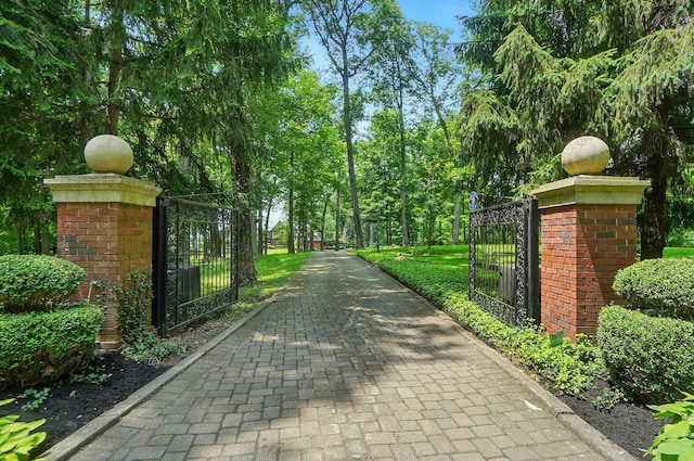 2475 Signal Hill Rd, Springfield, OH 45504 - view of gate