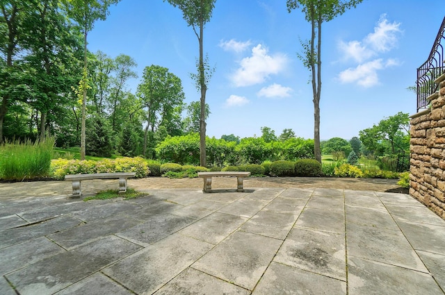 2475 Signal Hill Rd, Springfield, OH 45504 - view of patio / terrace