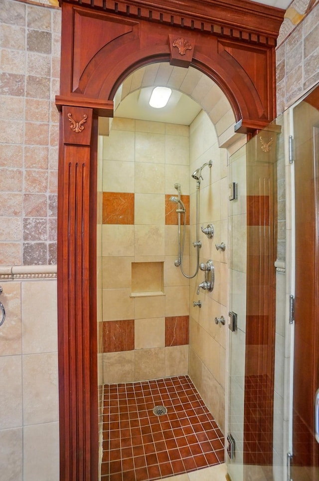 2475 Signal Hill Rd, Springfield, OH 45504 - full bath featuring a shower stall