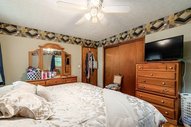 6103 Renner Rd, Columbus, OH 43228 - bedroom with a textured ceiling and ceiling fan