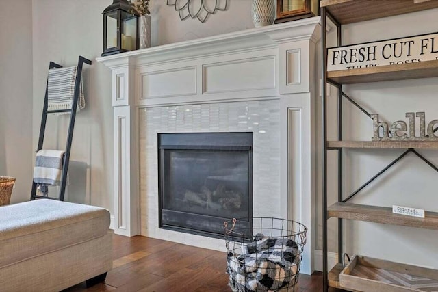 117 Sparrow Ct, Pickerington, OH 43147 - detailed view of wood finished floors and a fireplace