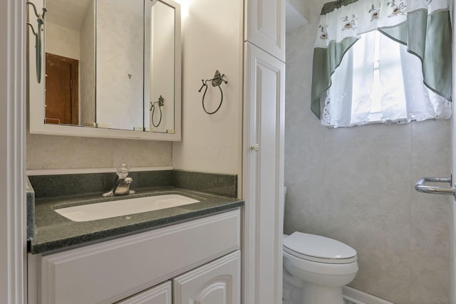 2809 Bella Via Ave, Columbus, OH 43231 - bathroom with vanity and toilet