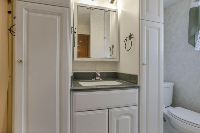 2809 Bella Via Ave, Columbus, OH 43231 - bathroom with toilet and vanity