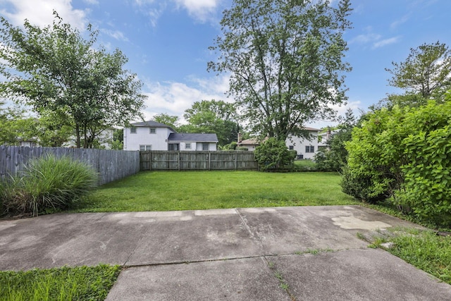 2809 Bella Via Ave, Columbus, OH 43231 - fenced backyard featuring a patio area
