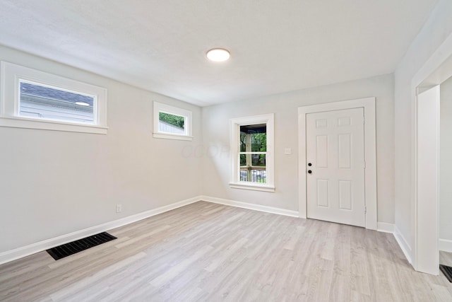 1430 Aberdeen Ave, Columbus, OH 43211 - entrance foyer with light wood finished floors and baseboards