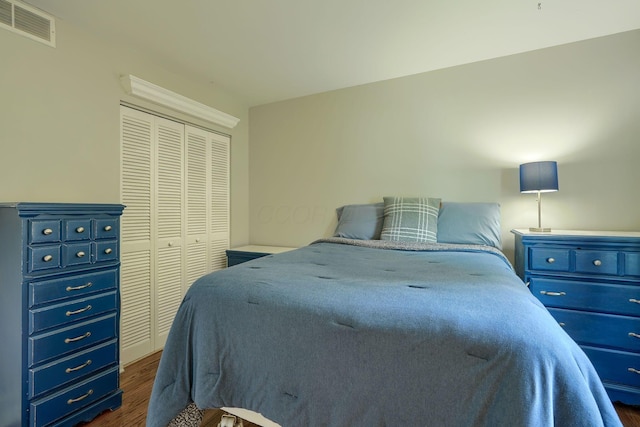 6676 Woodsedge Dr, Reynoldsburg, OH 43068 - bedroom with dark wood finished floors and a closet