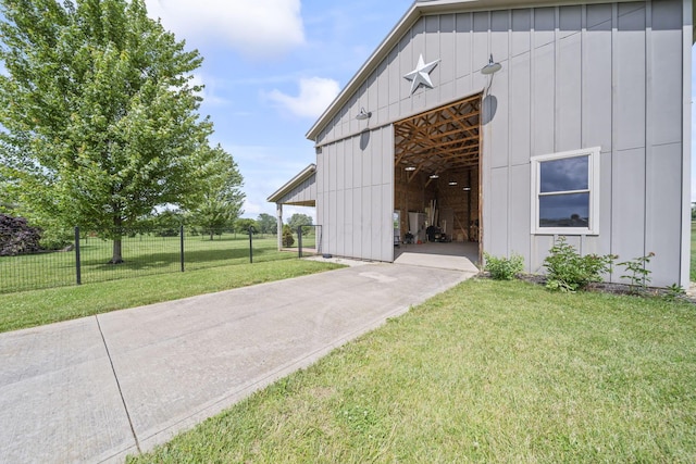 124 Dutch Ridge Way, Johnstown, OH 43031 - view of yard featuring an outbuilding, driveway, and an outdoor structure