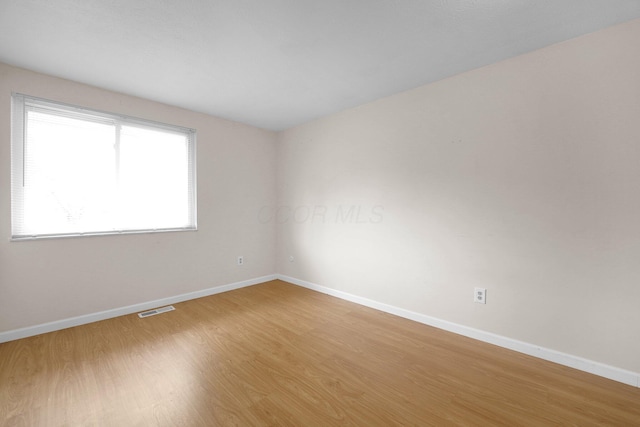 2047 Brookfield Rd, Columbus, OH 43229 - spare room with light wood-type flooring and baseboards