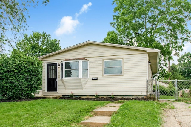 99 Ramona Ave, Newark, OH 43055 - view of front of property with a gate